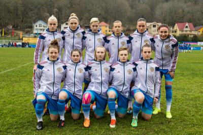 Анна Беломытцева вторая слева в верхнем ряду